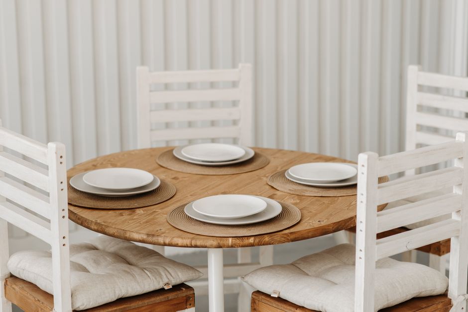 Comedor Guadalajara con mesa de parota y seis sillas de encino
